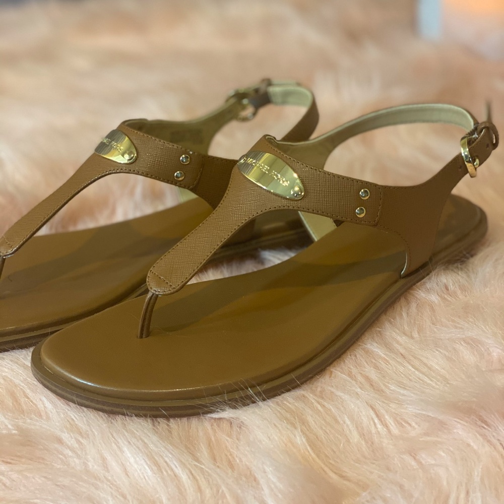 NEW Michael Kors Plate Thong Sandals Luggage 8.5